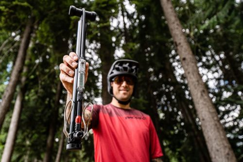 Pompka rowerowa Lezyne Digital Travel Floor Drive